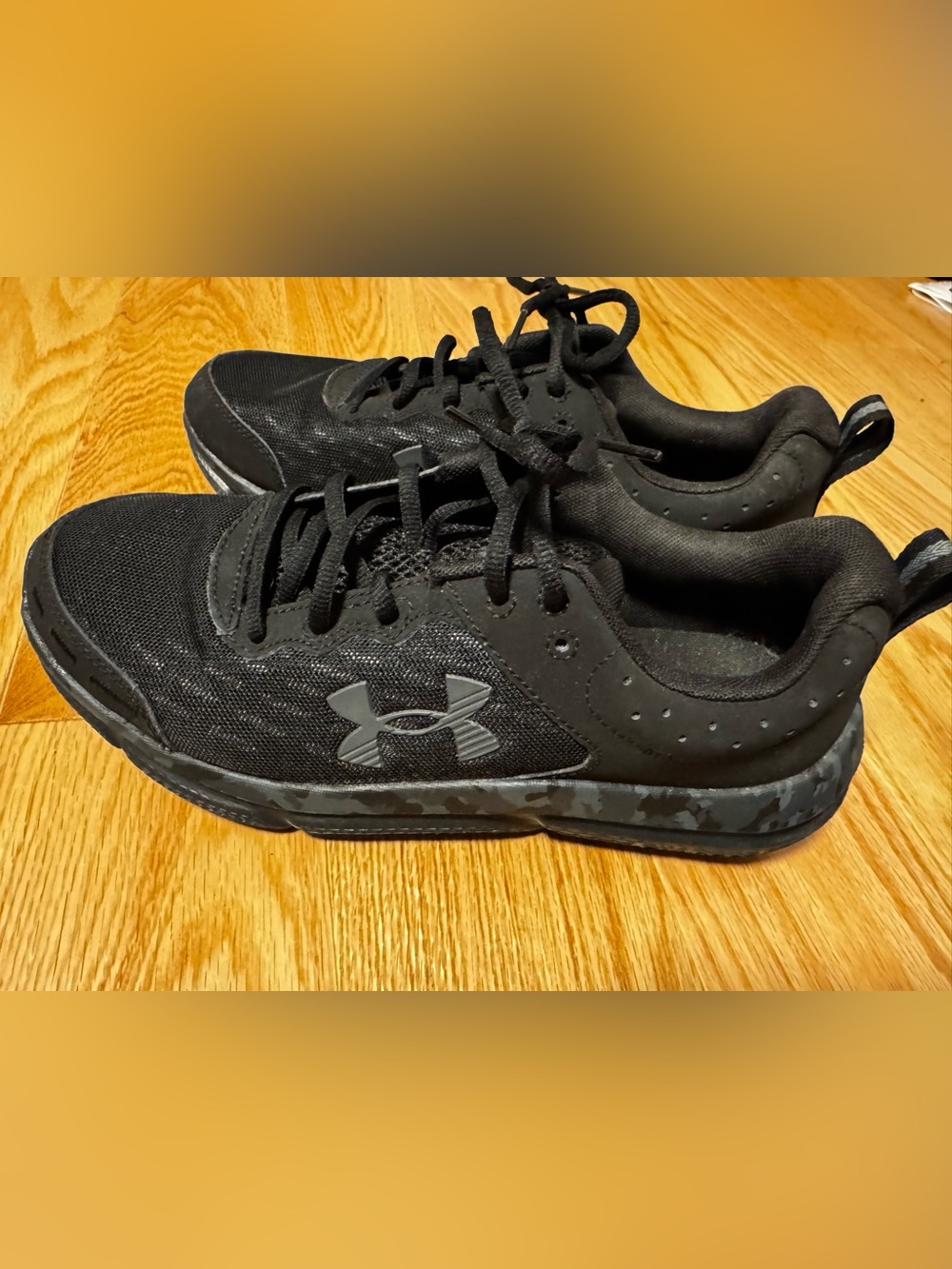 Under Armour Men's Black Athletic Training Shoes with Gray Logo